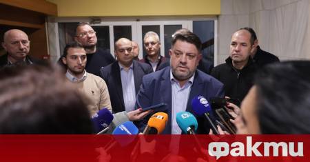 Лидерът на БСП Обединена левица Атанас Зафиров влиза в конгреса