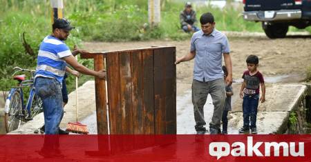 Мексико се бори с тежките последствия от мащабните наводнения предизвикани