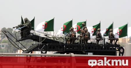 Решението на Алжир да експулсира дванадесет френски държавни служители от