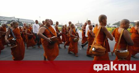 Осем будистки монаси загинаха след като 11 годишно дете подкара