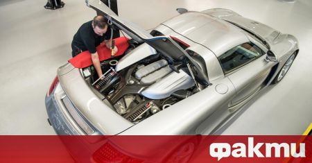 Сребърната Carrera GT в класната стая за обучение в Porsche