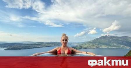 Моделката и дългогодишен юрист се събуди на специалния си ден