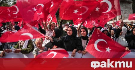 Хиляди излязоха на протест в Истанбул с искане организациите, защитаващи