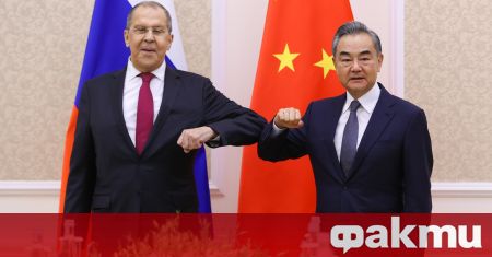 Китайският външен министър е отправил поздравления към руския първи дипломат