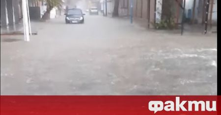Пороен дъжд удави Созопол днес Около 11 часа над курорта