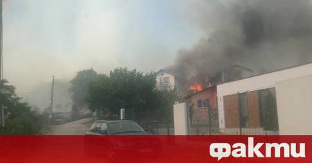 Голям пожар избухна до Костинброд Евакуират се всички жители и