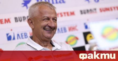 Собственикът на Локомотив Пловдив Христо Крушарски обяви че официално се