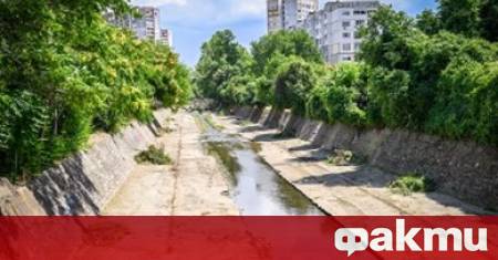 Столичната община стартира почистването на 170 участъка от речни корита