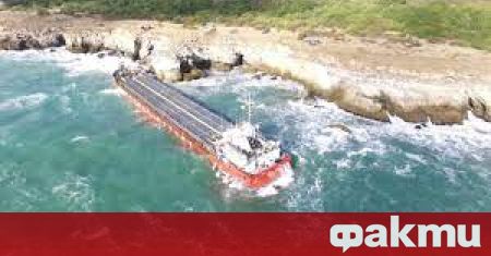 Баржите които пътуват от Италия и чрез които заседналия край