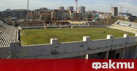 Внасянето на преработените проекти за стадион Христо Ботев ще се