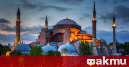 Истанбулската църква музей Св София може да бъде отворена за молитви