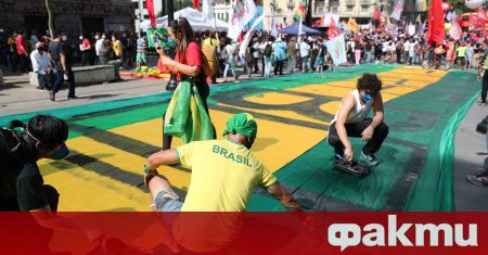 Хиляди поддръжници на бразилския президент Жаир Болсонаро се събраха днес