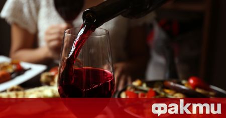 Пиенето на червено сухо вино в умерени количества може да