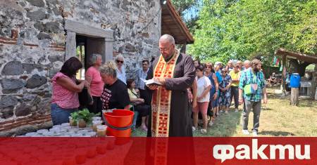 С тържествен молебен и осветен курбан за здраве жителите и