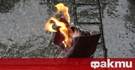 Стотици руснаци живеещи в Украйна изгарят руските си паспорти в