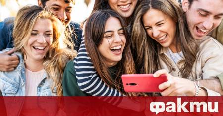 В последните години социалните мрежи родиха любопитен и на пръв