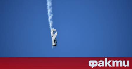 Двама души загинаха в неделя вечерта след като лек самолет