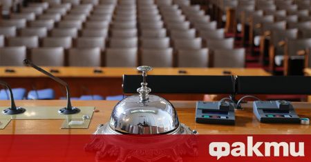Петима министри от кабинета Петков чиято оставка предстои да бъде