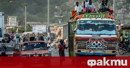 Престъпна банда в Хаити отвлече два автобуса с 36-те им