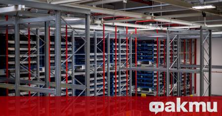 Американските правоохранителни и имиграционни власти задържаха 450 незаконни мигранти в