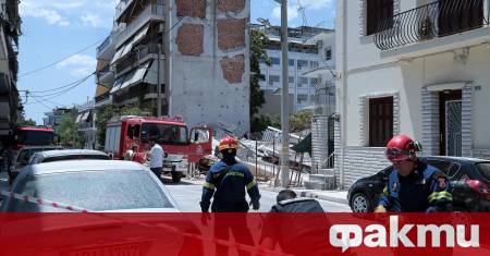 Жилищна сграда се срути в атинския квартал Петралона съобщи гръцката