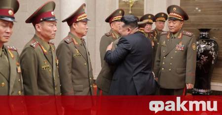 Севернокорейският ръководител Ким Чен ун награди войници сражавали се на страната