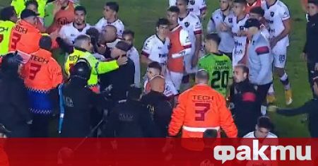 Футболистите на аржентинския тим Патронато се биха с жандармерията заради