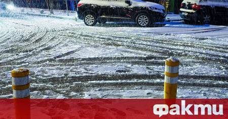 Във връзка със снеговалежа в София през нощта са извършени