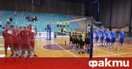 Президентът на Българска федерация по волейбол Любо Ганев бе сред