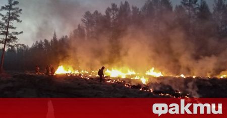 Докато тежкият дим покрива небето над Якутия пожарникарят Егор Захаров