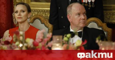 Принцесата на Монако позира със съпруга си принц Албер и