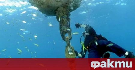 Румънски водолазен екип обезврежда морска мина, открита на около 70