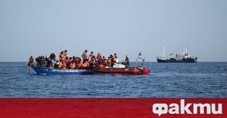 Десетки мигранти от потънал кораб се издирват след като гръцката