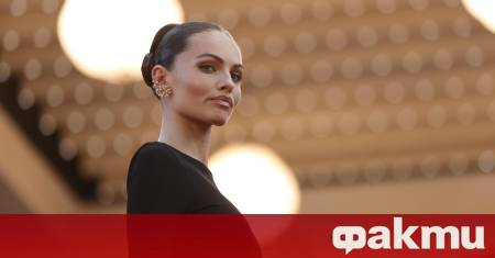 25 годишният френски модел Тилан Блондо която на два пъти