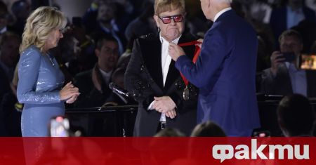 Британската попзвезда Елтън Джон изнесе специален концерт на моравата в