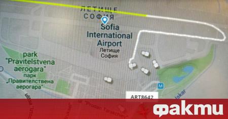 Самолет Airbus A320 кацна извънредно на летище София малко след