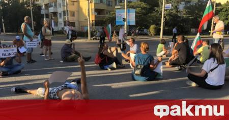 Около 30 души протестираха снощи в Бургас с искане на