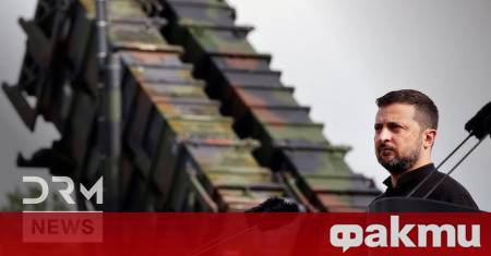 Президентът на Украйна Володимир Зеленски посети вчера завод произвеждащ дронове