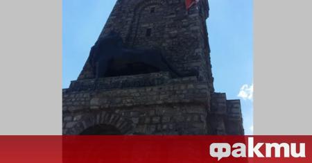 Отровното трио разкритикува действията на паметника Шипка откъдето симпатизанти на
