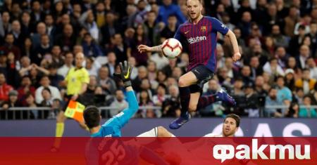 Полузащитникът на Барселона Иван Ракитич официално премина в Севиля обявиха