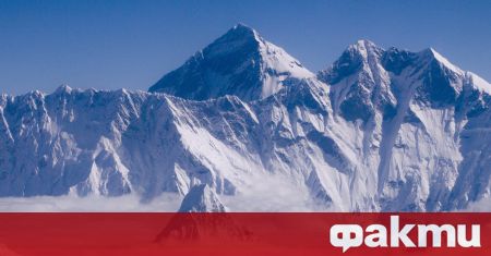 Двама чуждестранни алпинисти загинаха на връх Еверест първите жертви от