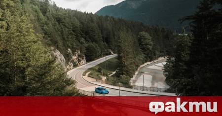 Honda се сбогува по креативен начин със Civic Type R