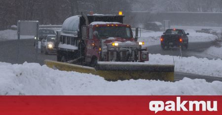 Сняг и заледявания доведоха до затруднения в транспорта в райони