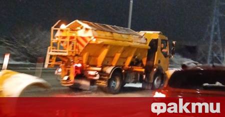 Общо 35 обработки със смеси срещу заледяване са извършени през