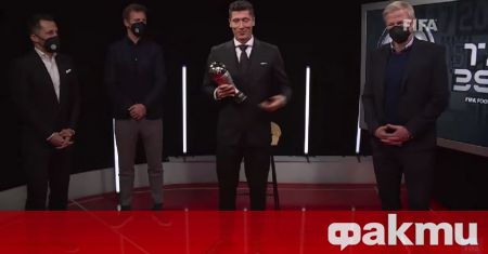 Робърт Левандовски получи голямата награда на ФИФА за №1 в