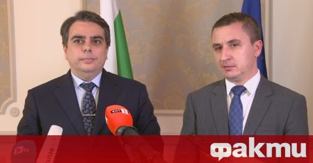 Вицепремиерът и министър на финансите Асен Василев и енергийният министър