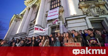 Протестиращите пред Софийския университет Св Климент Охридски тръгнаха на шествие