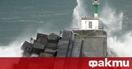 В испанската провинция Кадис са започнали превантивна евакуация на почти