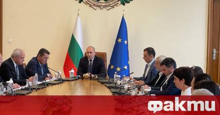 Кметът на София Васил Терзиев придружен от заместник кмета по