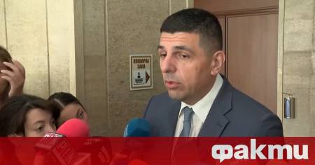 Делян Пеевски управлява тази държава чрез компромати папки с които